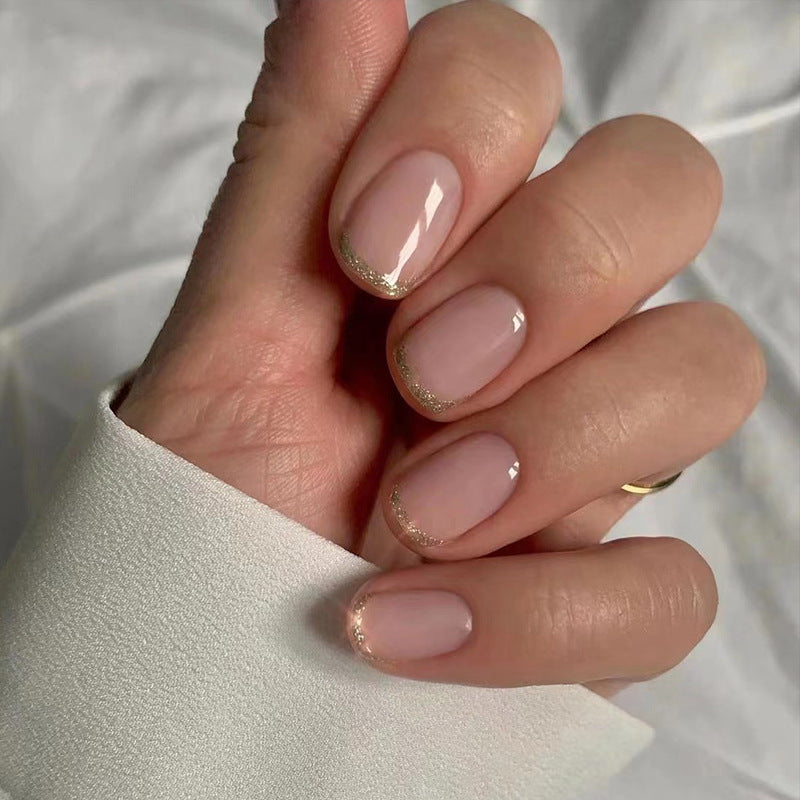 Match Nails Midas Touch: Short nude round press-on nails with an elegant gold line French tip.
