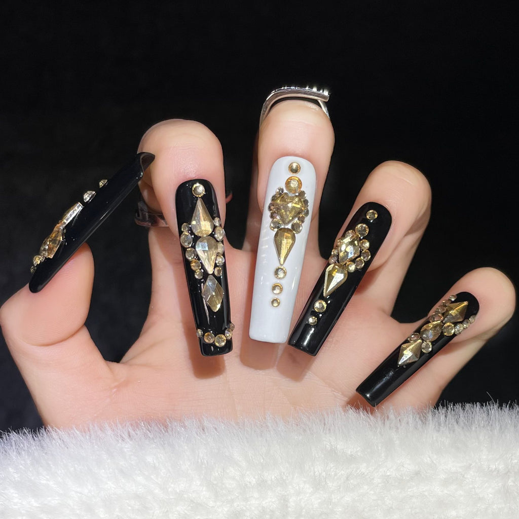 Match Nails Night Sky: Handcrafted black diamond press-on nails for a luxurious and starry look.